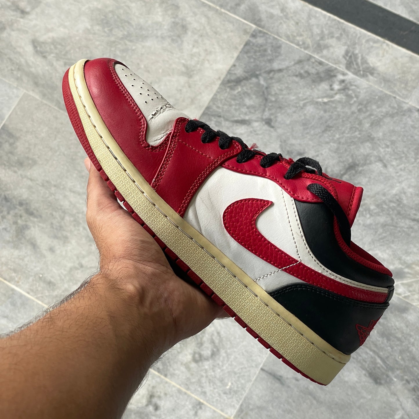 Jordan 1 Low Bulls