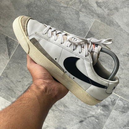Blazer Low 77
