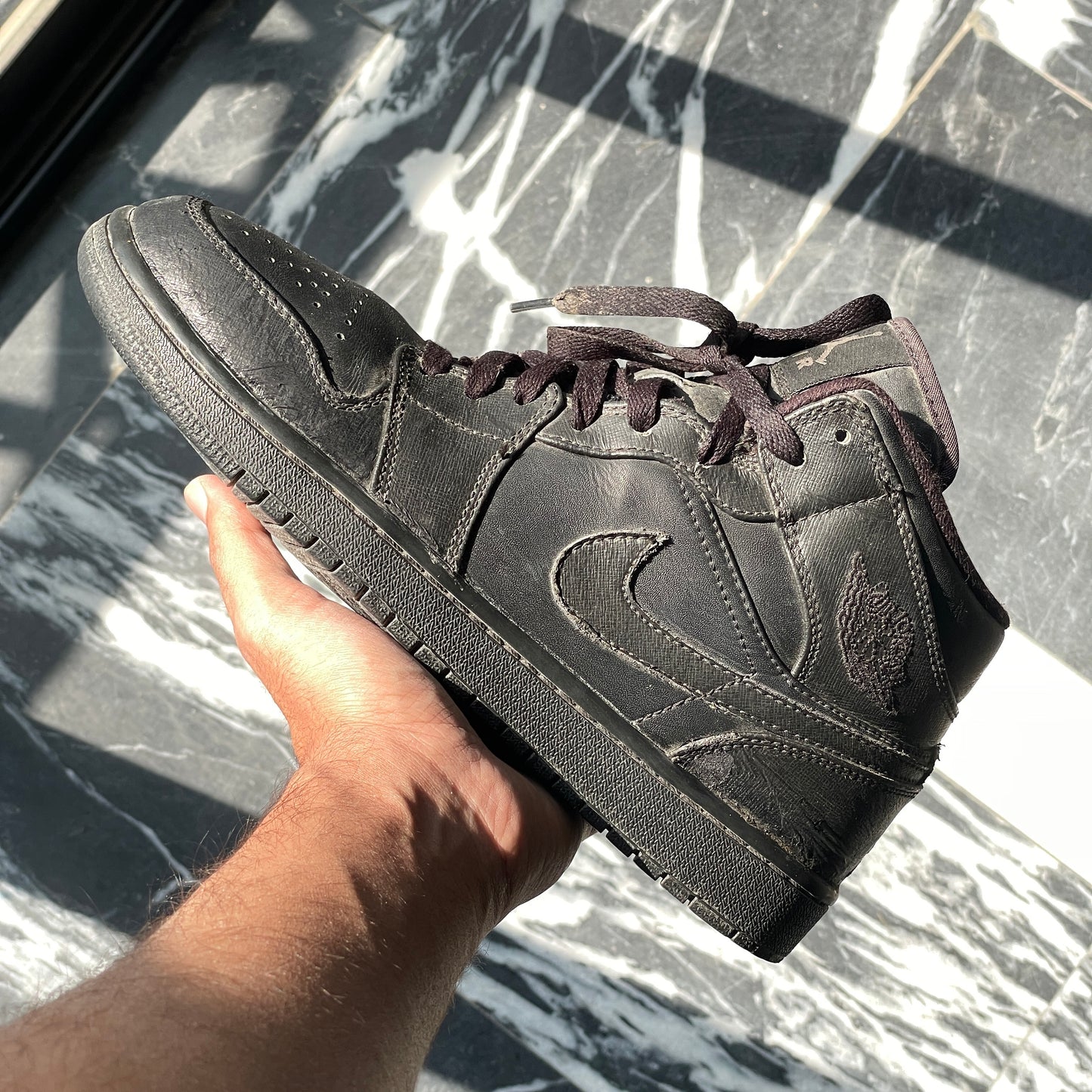 Jordan 1 Mid Triple Black