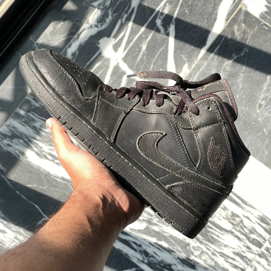 Jordan 1 Mid Triple Black