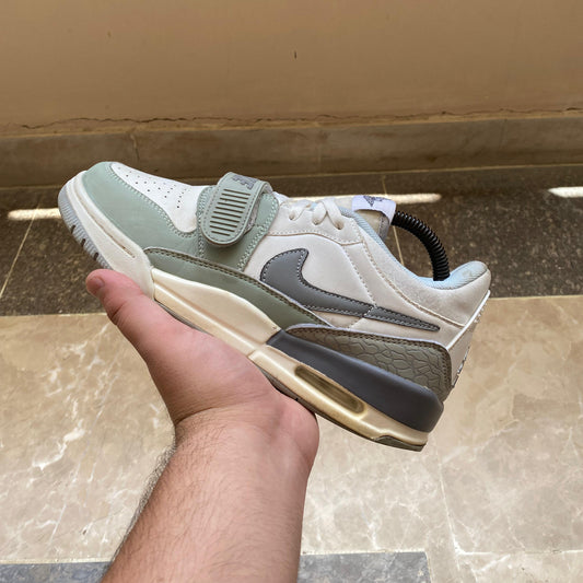 Jordan Legacy 312 White Sea Glass