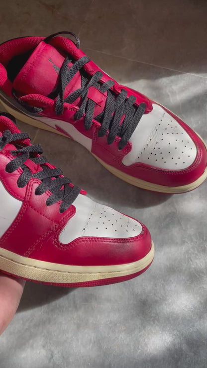 Jordan 1 Low Bulls