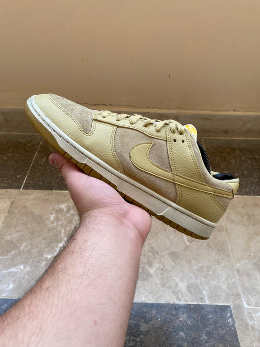 Nike Dunk Low "Khaki Suede Gum"