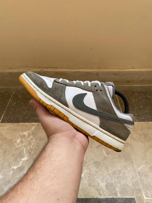 Nike Dunk Low "Smoke Grey Gum"